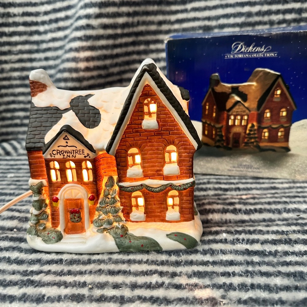 Dickens' Victorian‎ Collection Lighted Crown Tree Inn 1992 Summit Corp Vntage